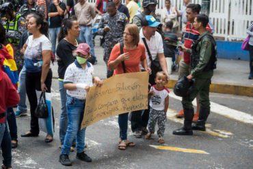 ¡DOLOROSAS! Las conmovedoras imágenes que dejó la protesta de niños con cáncer en el JM de los Ríos (+Fotos)