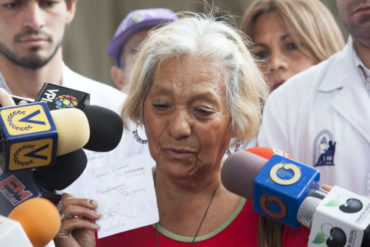 ¡TRISTE TESTIMONIO! Abuela con varicosis se vio obligada a pedir dinero en la calle para sus medicinas (+Video)