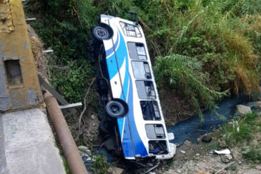 ¡FATAL TRAGEDIA! Dos fallecidos y 19 lesionados al caer autobús en barranco de la Panamericana (+Lista de heridos)