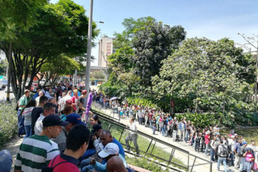 ¡IMPRESIONANTE! Avalancha de venezolanos en el primer día de censo en Medellín (+Fotos)