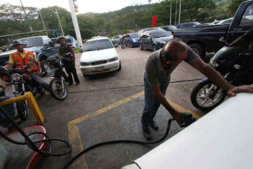 ¡INCREÍBLE! El escandaloso precio que deben pagar los “coleados” en gasolineras de Táchira