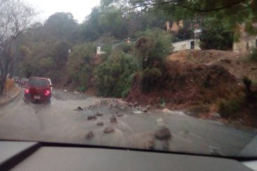 ¡ALERTA! Por fuertes lluvias se derrumbó un cerro en barrio «Santo Domingo» de Barquisimeto este #18Abr (+Fotos)