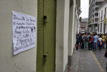 ¡SÉPALO! Caraqueños rechazan expropiación de comercios cercanos a la Plaza El Venezolano (Detalles+Fotos)