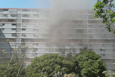 ¡VEA! Las imágenes del incendio que se registró este #6Abr en apartamento de Maripérez