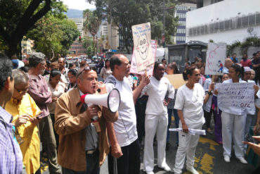 ¡VEA! Sociedad civil y empleados del J.M de los Ríos rechazan escasez de medicinas y exigen condiciones dignas de trabajo (Fotos+Videos)