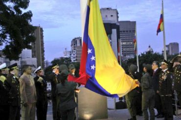 ¡POR FAVOR! El gabinete ejecutivo de Nico madrugó este #5Jul para actos conmemorativos en el Panteón Nacional