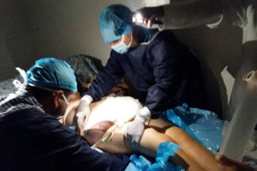 ¡IMPERDONABLE! Médicos del Zulia deben terminar cirugías con luz del celular por cortes eléctricos (+Fotos)