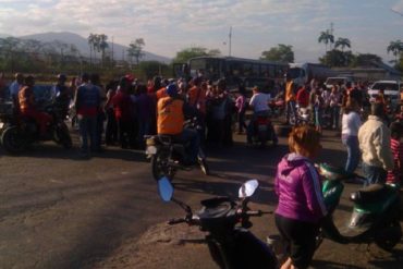 ¡ATENCIÓN! PNB reprimió a manifestantes de El Tocuyo y agredió a mujeres que protestaban por incumplimiento de la caja CLAP