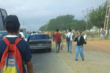 ¡CANSADOS! Este #12Abr trancaron los accesos de la Intercomunal de Barquisimeto por falta de respuesta ante escasez de gas