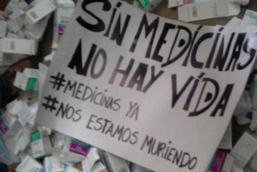 ¡ENTÉRESE! Pacientes crónicos protestaron frente al Ministerio de Salud (funcionarios del Estado no permitieron el acceso) (Fotos+Video)