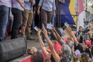 ¡SÉPALO! El desánimo se hizo sentir en actividad chavista en Puente Llaguno (A Maduro no le gustó el silencio incómodo)