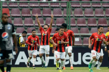 ¡SEPA! Al menos 20 lesionados tras trifulca entre barras del Deportivo Lara y Millonarios del Colombia