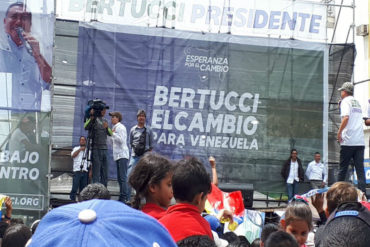 ¡AH, BUENO! Denuncian que en acto de Bertucci en Lara permiten el acceso a la tarima a periodistas de VTV pero no a medios privados