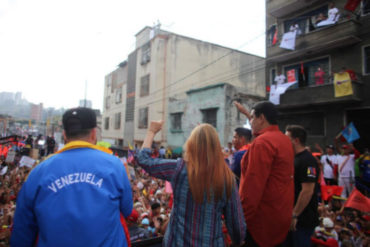 ¡AH OK! Maduro sobre plan de asfalto en Catia: «Salgan ustedes a tapar los huecos»
