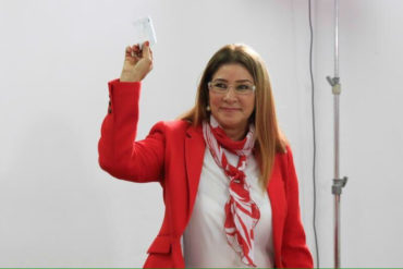 ¡DESVERGÜENZA TOTAL! Cilia Flores después de votar: Los venezolanos vamos a dar ejemplo de democracia