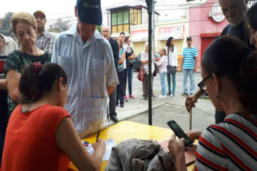 ¡MANIPULANDO AL PUEBLO! En Lara prometen vivienda y línea blanca a quienes voten y escaneen el carnet de la patria este #20May (+Video)