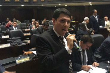 ¡NO SE LO PIERDA! Diputado Rosmit Mantilla muestra a «Pachuco», supuesto encargado de las torturas en El Helicoide (+Foto)