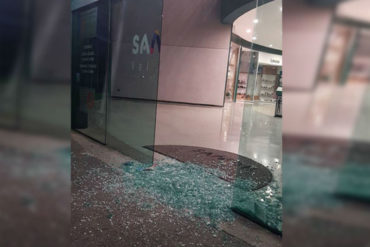 ¡HORROR! En video el momento en que sujetos armados irrumpieron en tienda Samsung del Sambil de Valencia y robaron celulares