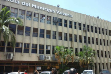 ¡ENTÉRESE! Lanzaron dos bombas lacrimógenas dentro del Concejo Municipal de Valencia