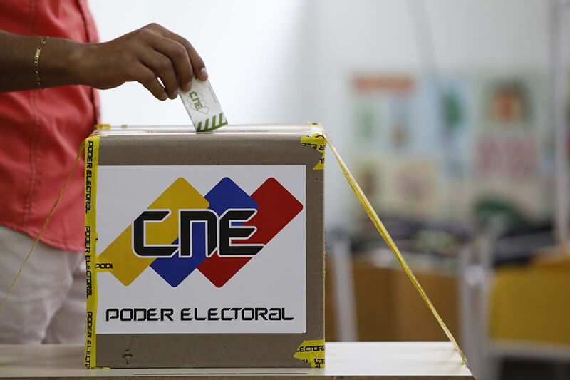 elecciones-presidenciales-20M-venezolanos-votando-centro-de-votacion-CNE-11