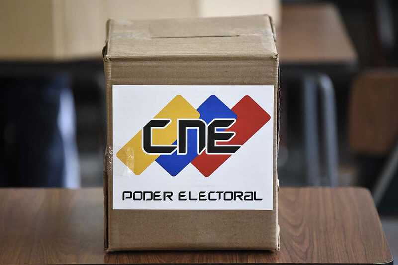 elecciones-presidenciales-20M-venezolanos-votando-centro-de-votacion-CNE-76