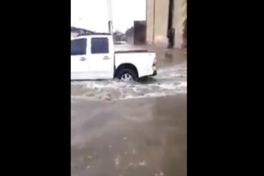 ¡LAMENTABLE! Un niño y un adulto murieron luego de ser arrastrados por una corriente tras fuertes lluvias en Lagunillas, Zulia (+Video)