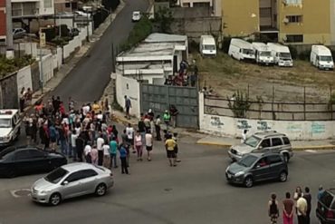 ¡ÚLTIMA HORA! Denuncian intento de invasión a una propiedad privada en El Marqués (vecinos se fueron a las calles) (Fotos+Video)