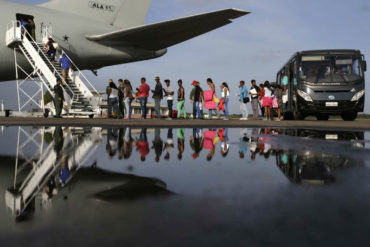 ¡SIGUE EL ÉXODO! Fuerza Aérea brasileña trasladó a migrantes venezolanos a varios estados (+Fotos)