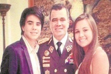 ¡VAYA, VAYA! De lo lindo la pasó el hijo de Padrino López en una fiesta en España mientras su papá dice “amén” a la dictadura