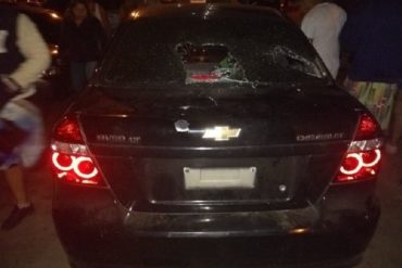 ¡SEPA! Habitantes de Ciudad Tiuna impidieron que delincuentes robaran cauchos y baterías de vehículos (+Fotos)