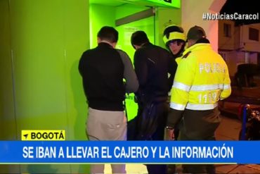 ¡QUÉ HORROR! Capturaron infraganti a dos venezolanos mientras intentaban robar con alta tecnología un cajero en Bogotá (+Video)