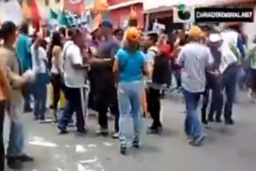 ¡VÉALO! Chavistas y simpatizantes de Henri Falcón se cayeron a empujones en una concentración en Mérida (+Video)