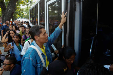 ¡VEA! La patética foto de una perrera de la “Misión Transporte” que indignará a más de uno