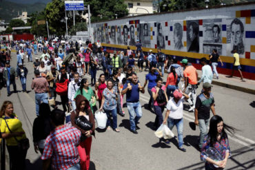 ¡DIÁSPORA INDETENIBLE! Incrédulos y apáticos frente a las elecciones, venezolanos cruzan la frontera: «Sabemos lo que viene»