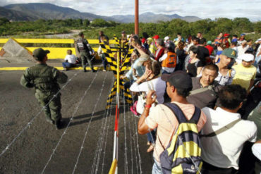 ¡HUYENDO DE LA CRISIS! Advierten que al menos 22.000 venezolanos ingresarán a Ecuador tras apertura de la frontera