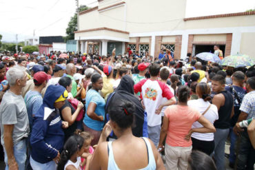 ¡SÉPALO! Postergan de manera indefinida entrega de bonos a venezolanos en Colombia