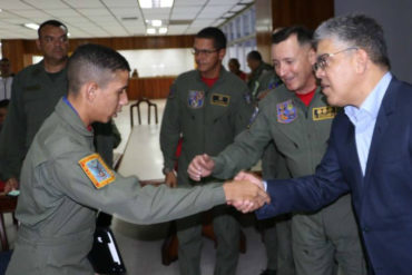 ¡QUÉ BELLEZA! Así compra el gobierno a los estudiantes de la Academia Técnica Militar Bolivariano