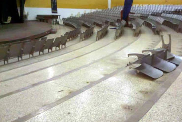 ¡VANDALISMO! Hurtaron más de la mitad de las butacas del auditorio de la UDO para usarlas como asientos en «perreras»
