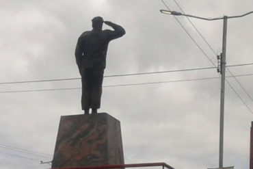 ¡VEA LO QUE LE HICIERON! Así dejaron la estatua de Hugo Chávez en San Félix (+Le volará los tapones al chavismo)