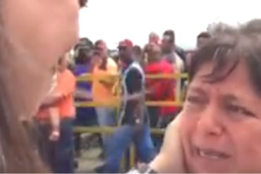 ¡DOLOROSO! Una mujer rompe en llanto en la frontera colombo-venezolana: «No hay vida en este país, que nos ayuden los demás países»