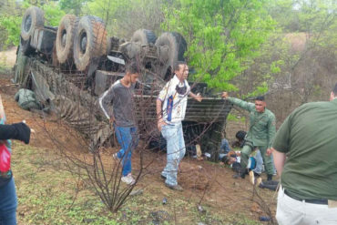 ¡ÚLTIMA HORA! Vuelco de convoy de la GNB dejó 2 estudiantes muertos y 32 heridos entre Cantaura y Anaco (+Fotos)