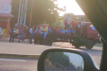 ¡PÍLLALA! La peligrosísima solución a la falta de transporte escolar en Maracaibo (Niños se trasladan en grúas)