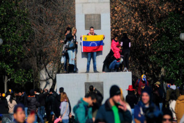 ¡VE, NICO! En Chile cayó nieve y los venezolanos aprovecharon para dejarle un “mensajito” a Maduro (+Foto)