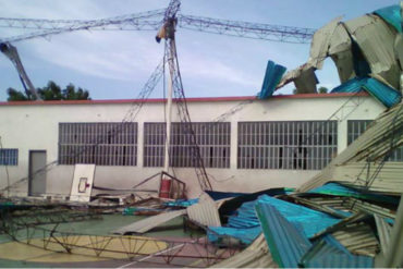 ¡LAMENTABLE! Dos mujeres murieron aplastadas por una antena y un árbol tras paso de vaguada en Zulia