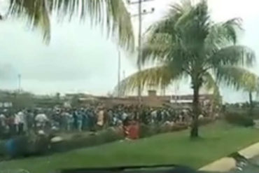 ¡INDIGNANTE! Bajo la lluvia amanecieron cientos de personas que hacían cola para comprar productos regulados en Maturín