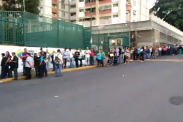 ¡IMPRESIONANTE! La descomunal cola de caraqueños que esperaban transporte en El Valle este #5Jun (+Video)