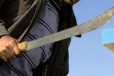 Hombre en Falcón no aceptaba fin de la relación: secuestró a su expareja junto a su bebé y la atacó con un machete