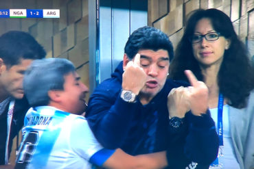 ¡SE DESCONTROLÓ! El grosero gesto que Maradona le hizo a Nigeria luego del gol de la victoria Argentina (+se pasó) (Fotos+Videos)