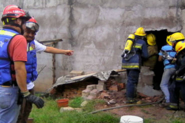 ¡LAMENTABLE! Dos personas murieron en incendio mientras Protección Civil Táchira sofocaba las llamas con tobos y envases