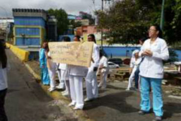 ¡EXIGEN SUS DERECHOS! Enfermeras del Hospital Clínico de Caracas se las cantan a Nico: «No queremos caja, queremos sueldos justos»